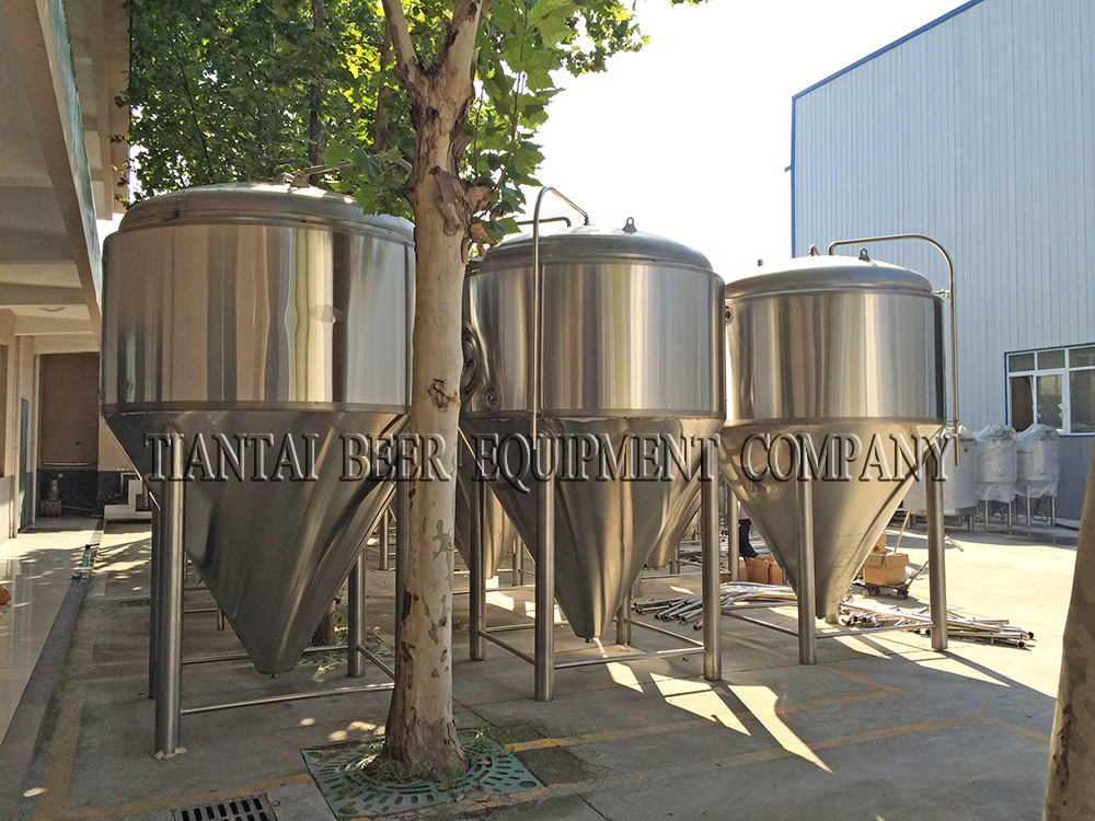 <b>Poland 4000L beer fermenters</b>